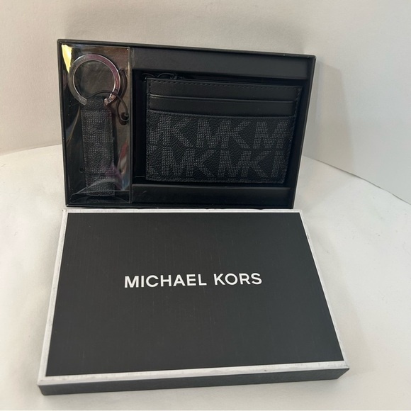 Michael Kors Set Card Holder and key chain - Picture 2 of 8